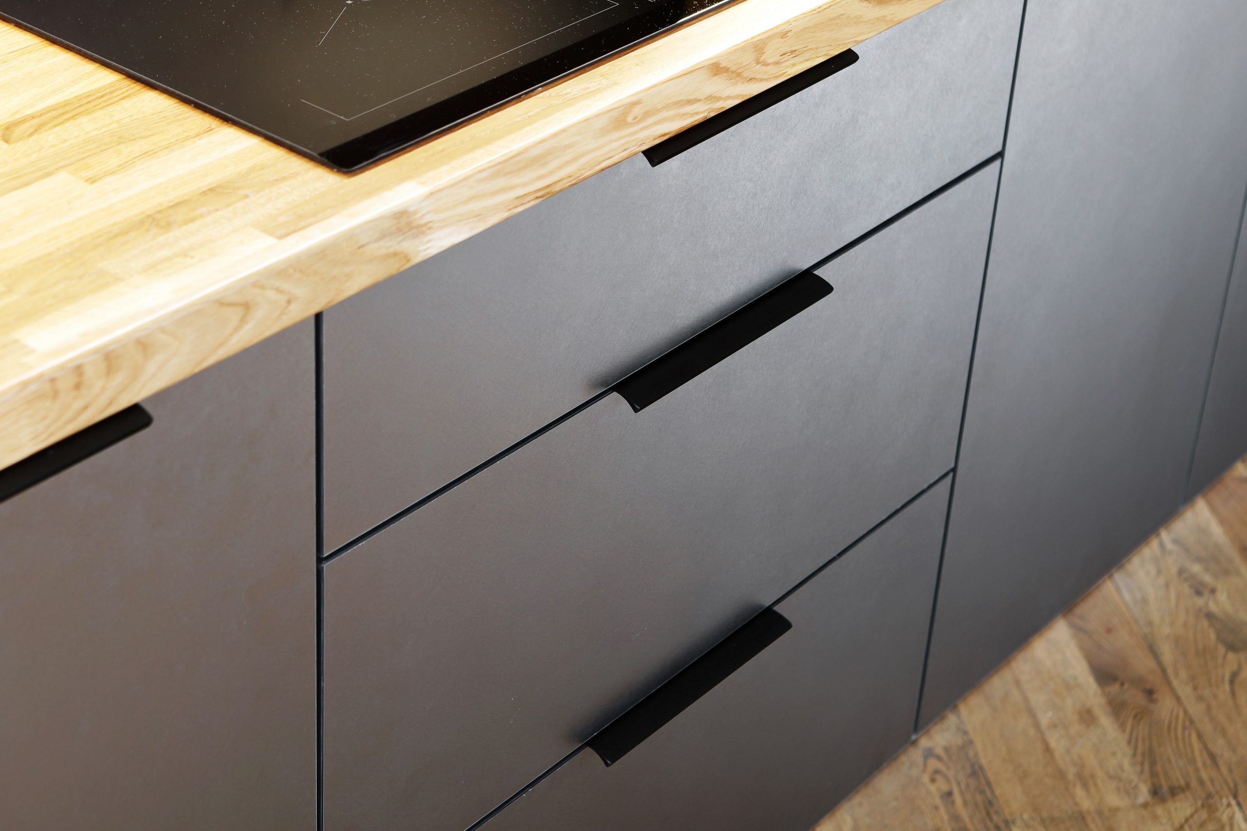 Table top and furniture handles in black